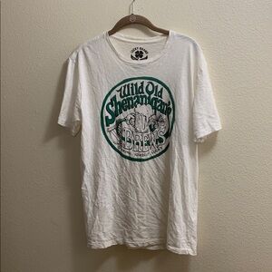 Lucky Brand Wild Old Shenanigans Brews Beer Shirt Men’s M St Patrick’s Day White